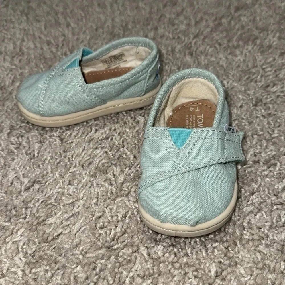 •Tiny TOMS• - Picture 2 of 7